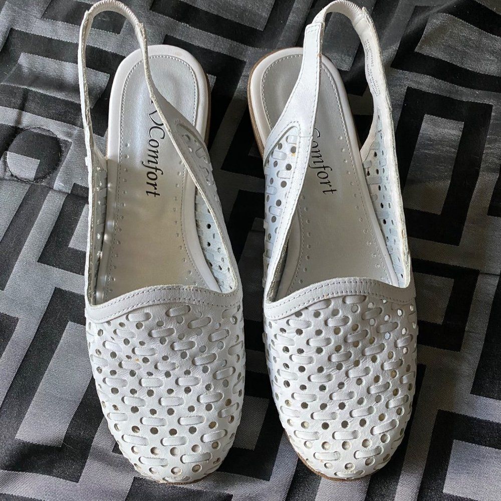 I love comfort white soft comfort sandals, Worn 2-3x